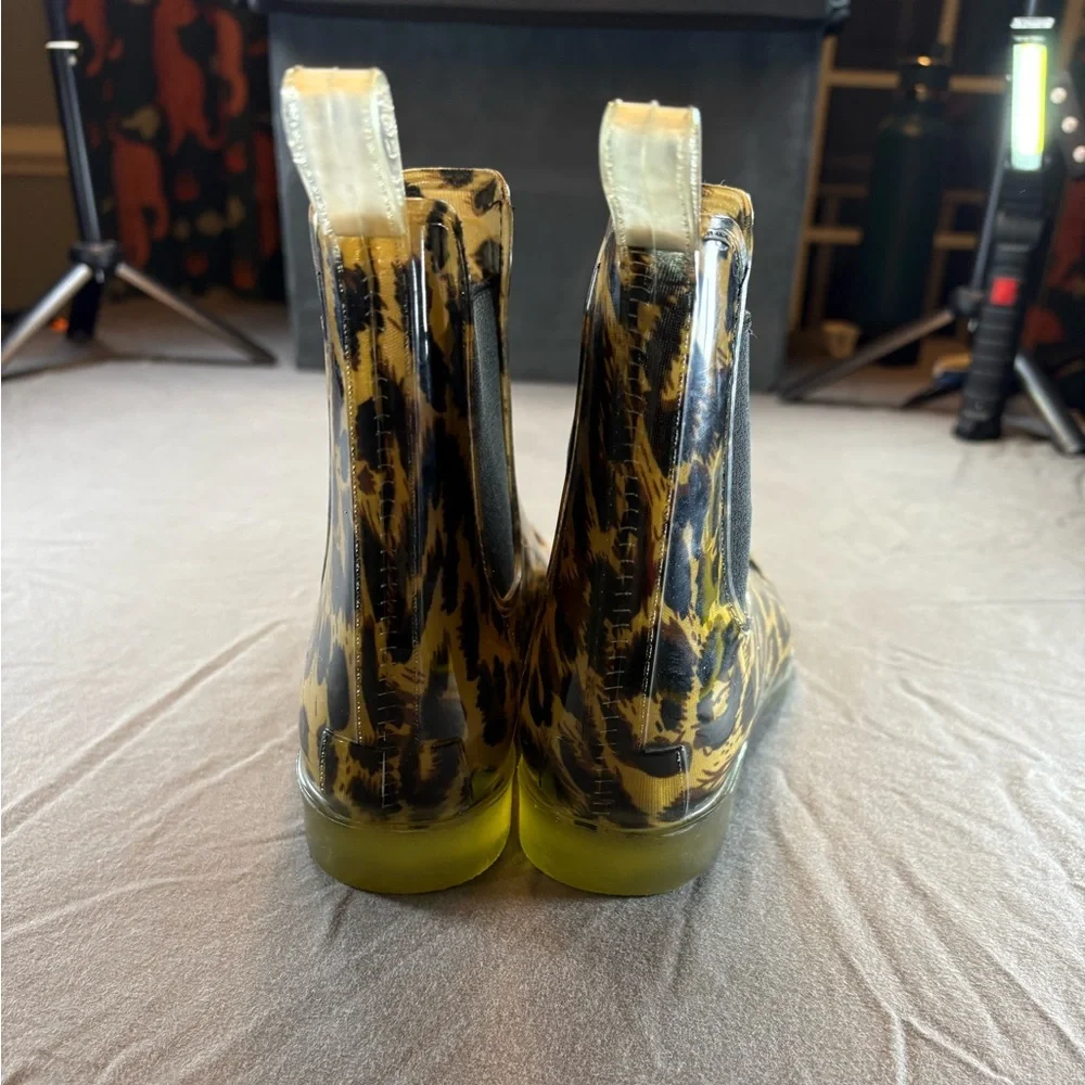 J Crew Leopard Chelsea Rain Boot Size 7 Excellent Condition - Picture 4 of 5